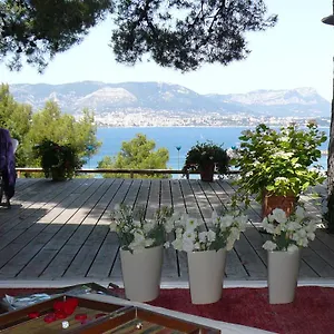 https://home6-saint-mandrier-sur-mer.fr-provencehotel.com
